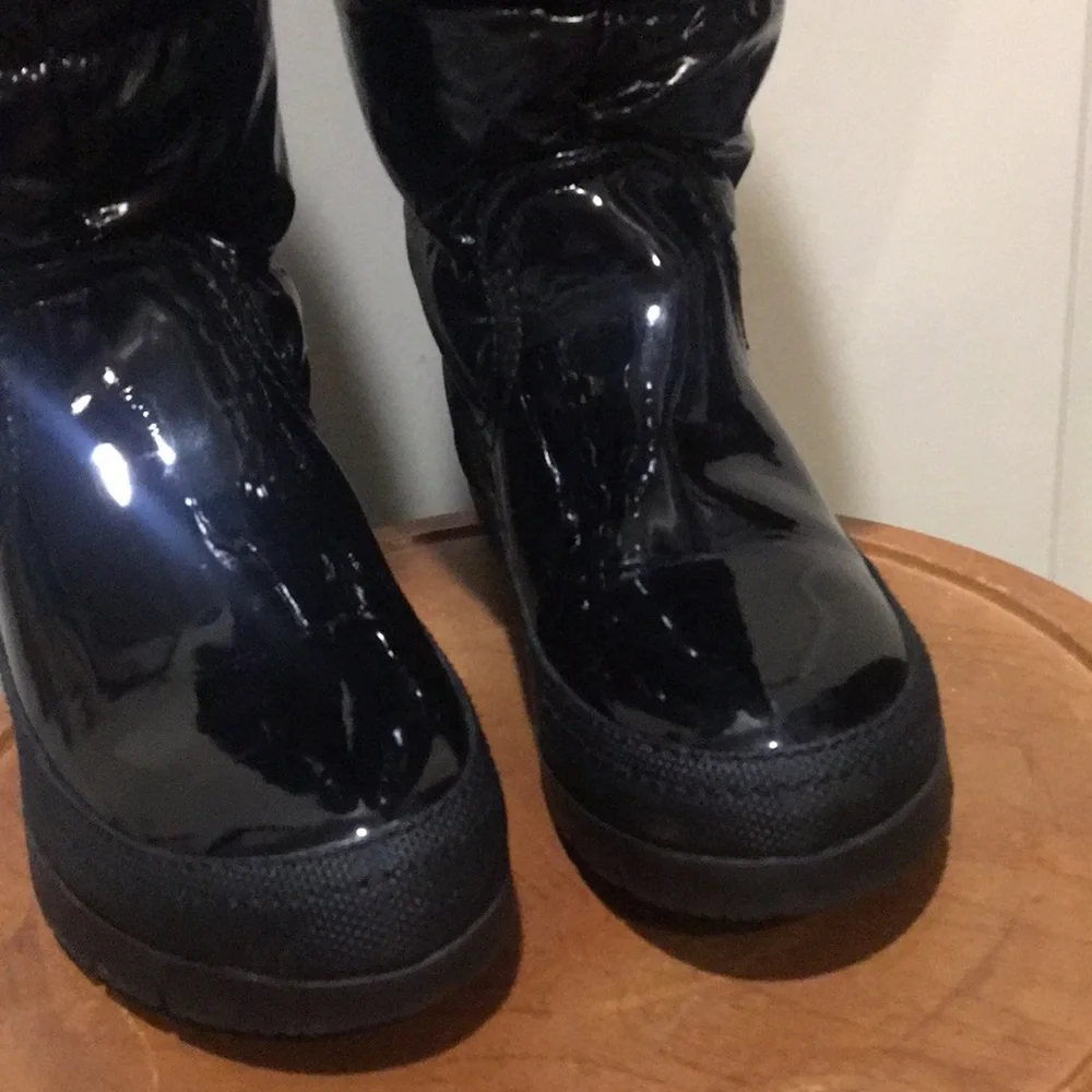 Like New!Steve Madden-Madden Girl Iggloo Puffer Tall Boots patent leather look 8